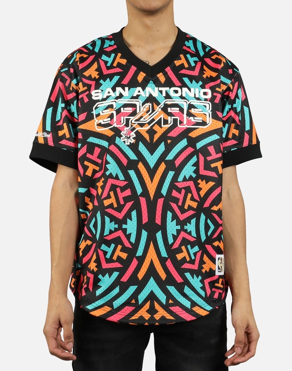 Mitchell & Ness Men's NBA San Antonio Spurs Wordmark Mesh Shooting V-Neck Shirt