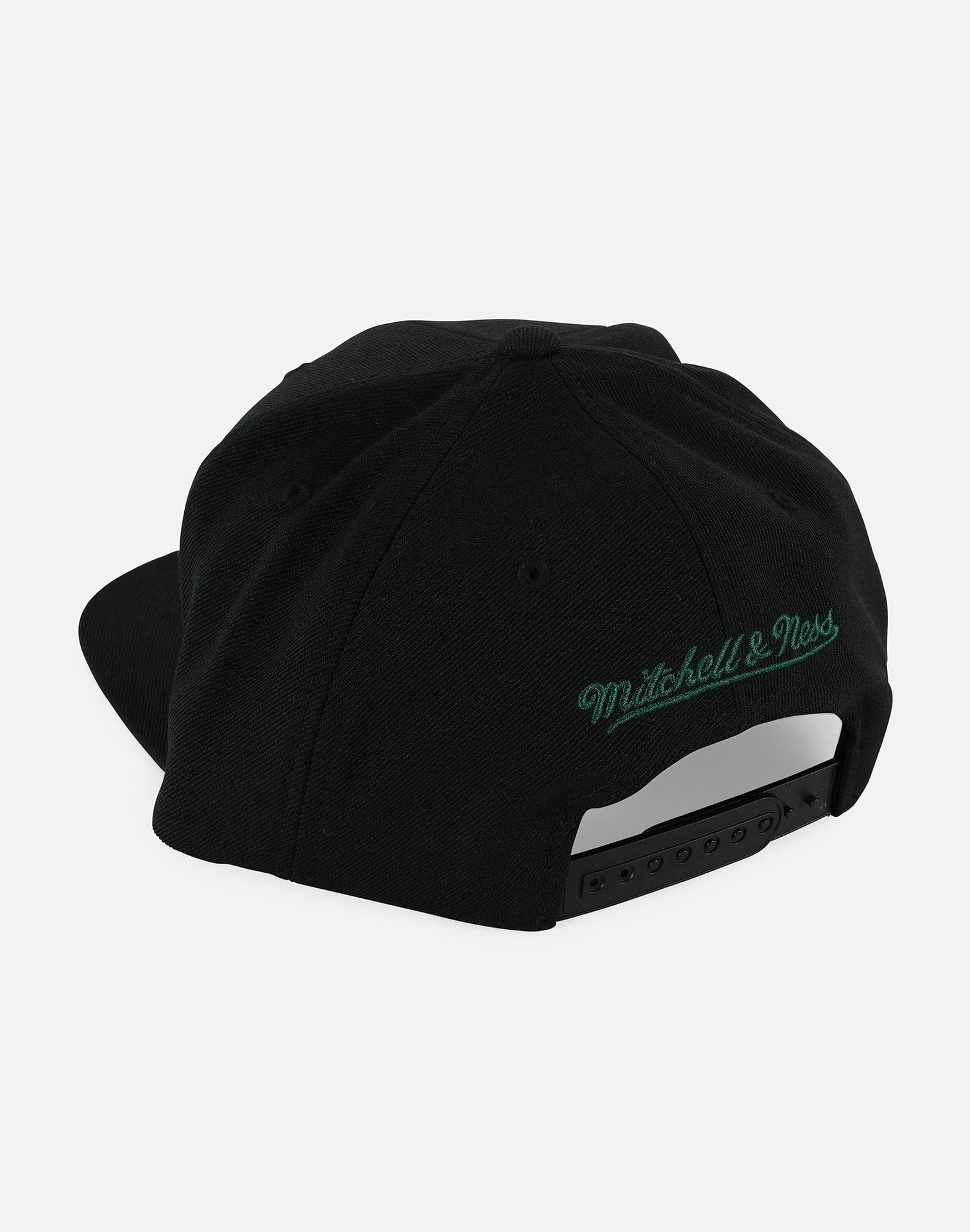 Mitchell & Ness NBA Milwaukee Bucks Basic Logo Snapback Hat