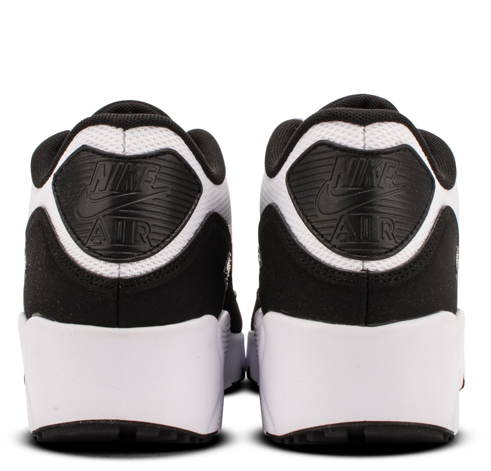 A. MAX 90 ULTRA WHT/BLK 4-7